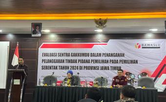 Anwar Noris saat buka acara Evaluasi Sentra Gakkumdu Pemilihan Tahun 2024 di Mojokerto pada Kamis (6/2/2025)