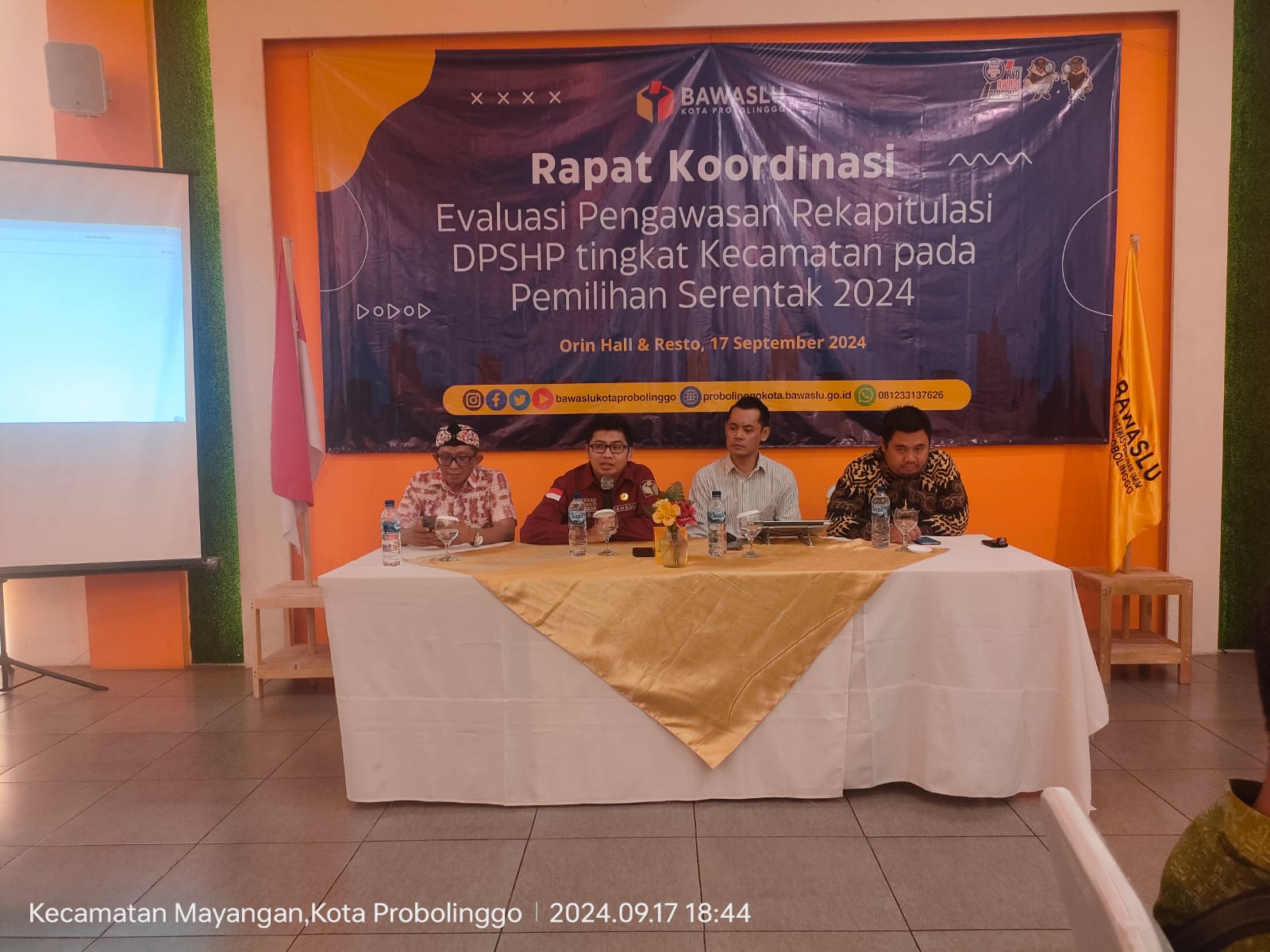 Foto dari kiri, Putut Gunawarman Fitrianta, Johan Dwi Angga, Teguh Ginanjar Prasetio dan Viki Hamzah pada giat Evaluasi Pengawasan Rekapitulasi DPSHP, Selasa (18/9) di Orin Hall and Resto