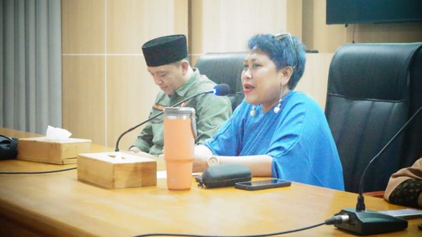 Eka Rahmawati Pimpin Rapat Evaluasi Program Partisipatif Masyarakat di Aula Minak Jinggo Banyuwangi pada (4/10)