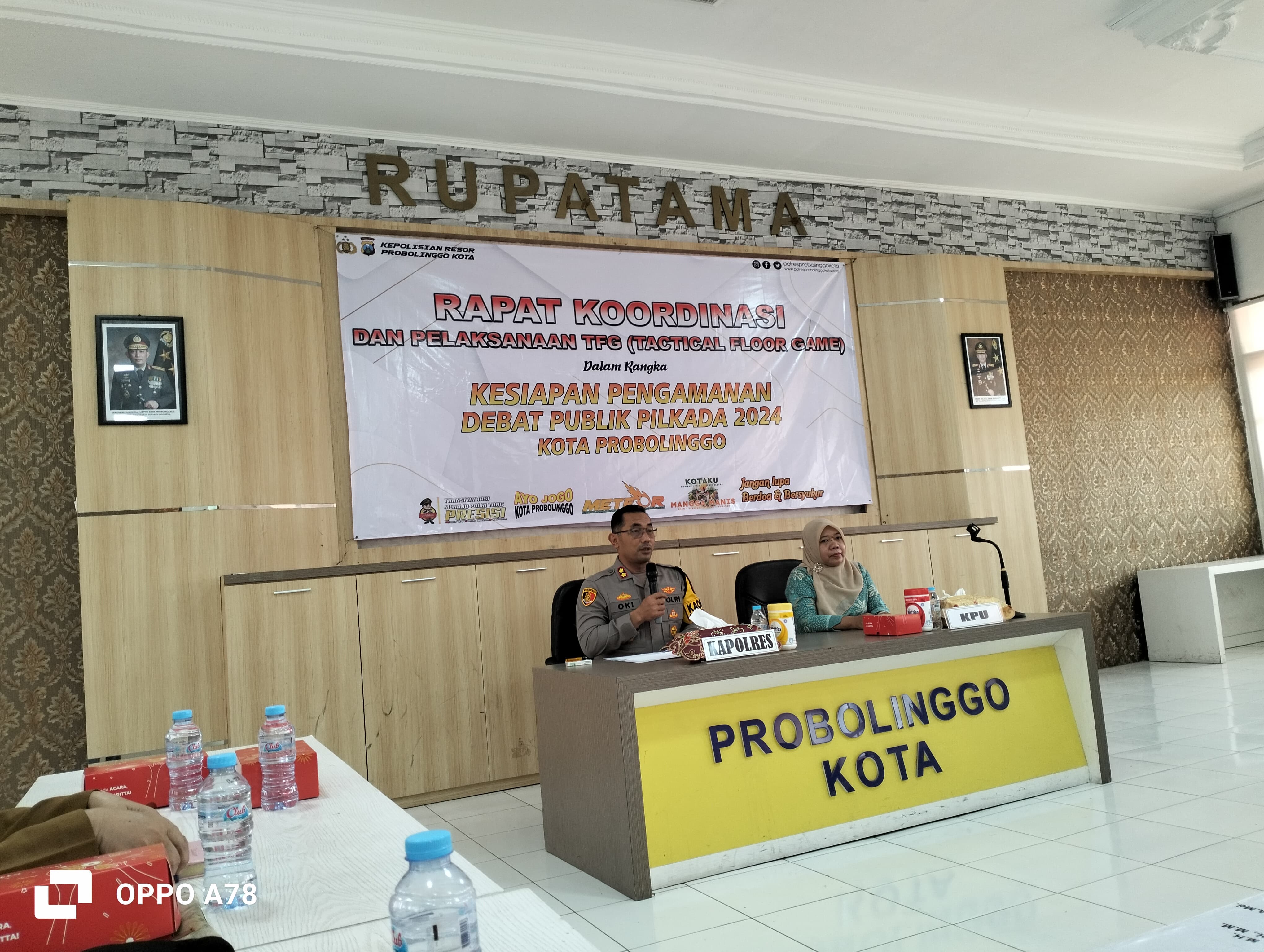 Kapolresta Probolinggo Oki Ahadian saat Rapat Koordinasi Tactical Floor Game pada Selasa (5/11)