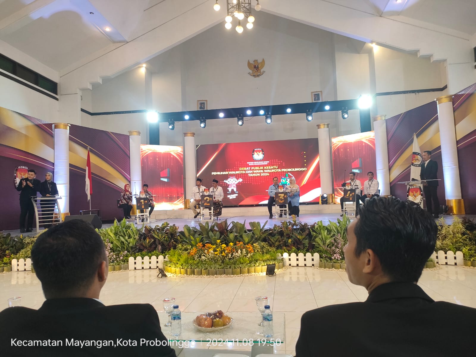 Debat Publik Perdana Pilwali Kota Probolinggo pada Jumat malam (8/11) di gedung Widya Hardja