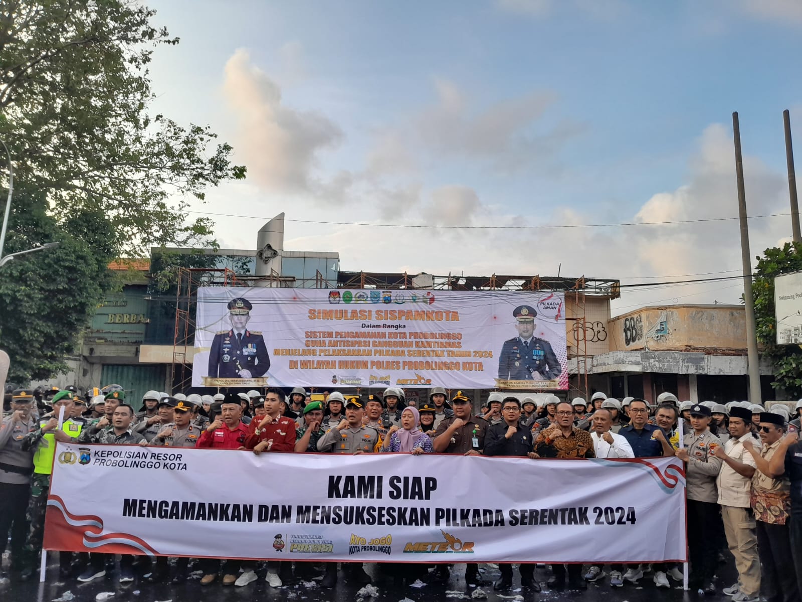 Foto bersama Sispamkota