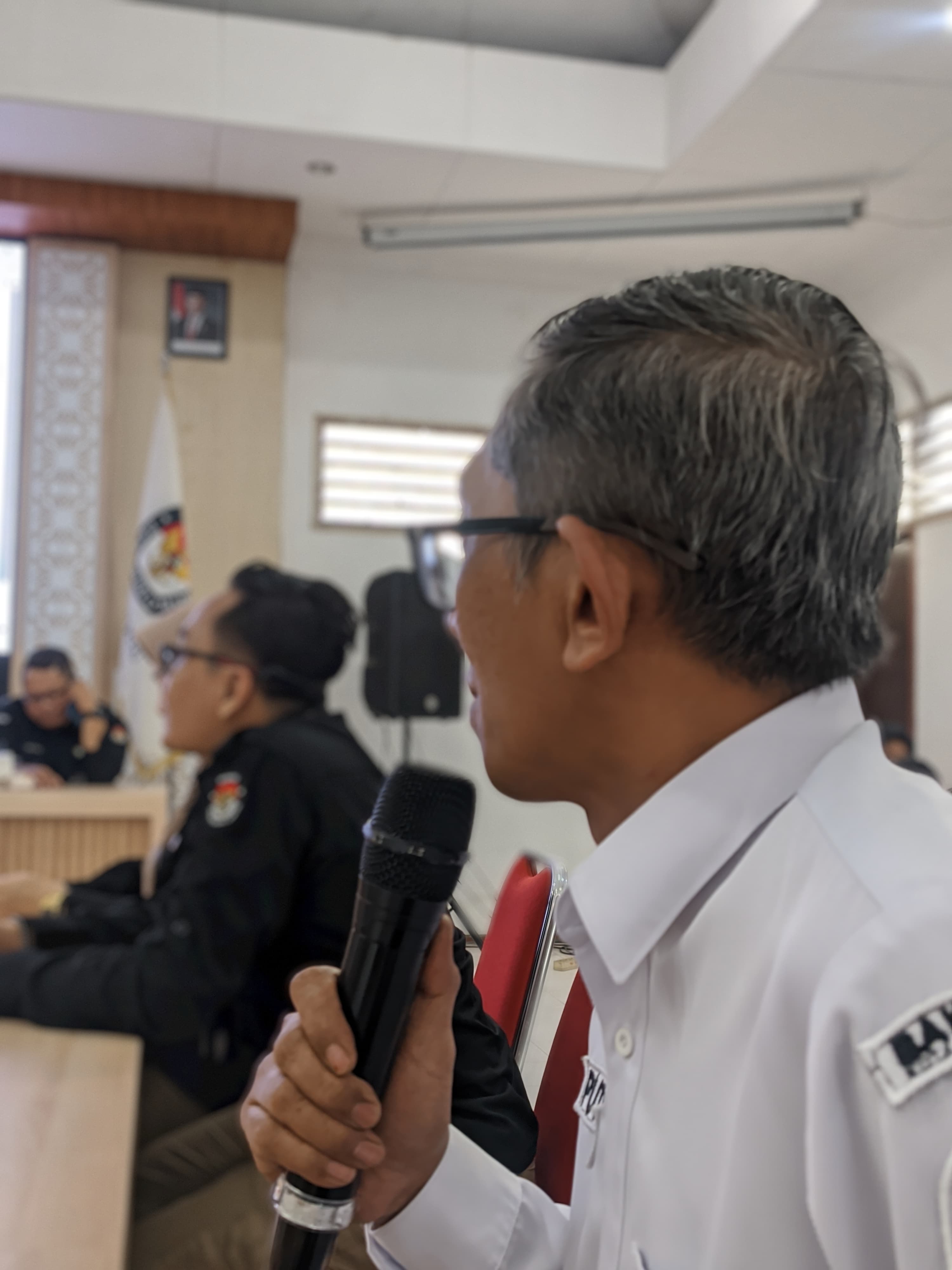 Putut Gunawarman Fitrianta dalam Rapat Pleno Terbuka Rekapitulasi Pemutakhiran PDPB Triwulan II Tahun 2025 di Aula KPU pada Rabu, (2/7)