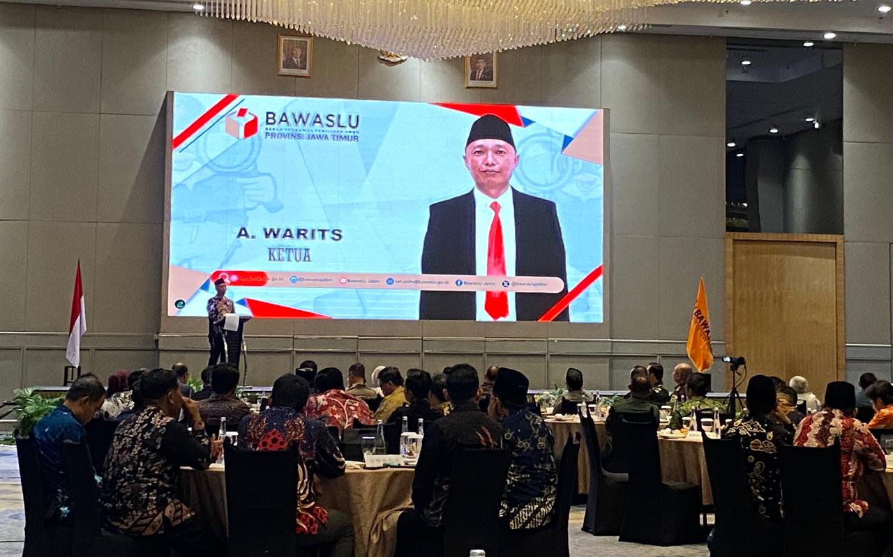 Ketua Bawaslu Provinsi Jatim A. Warits berikan sambutan pada penguatan kelembagaan bagi Bawaslu Kabupaten/Kota se-Jatim di Surabaya pada Selasa (19/8)