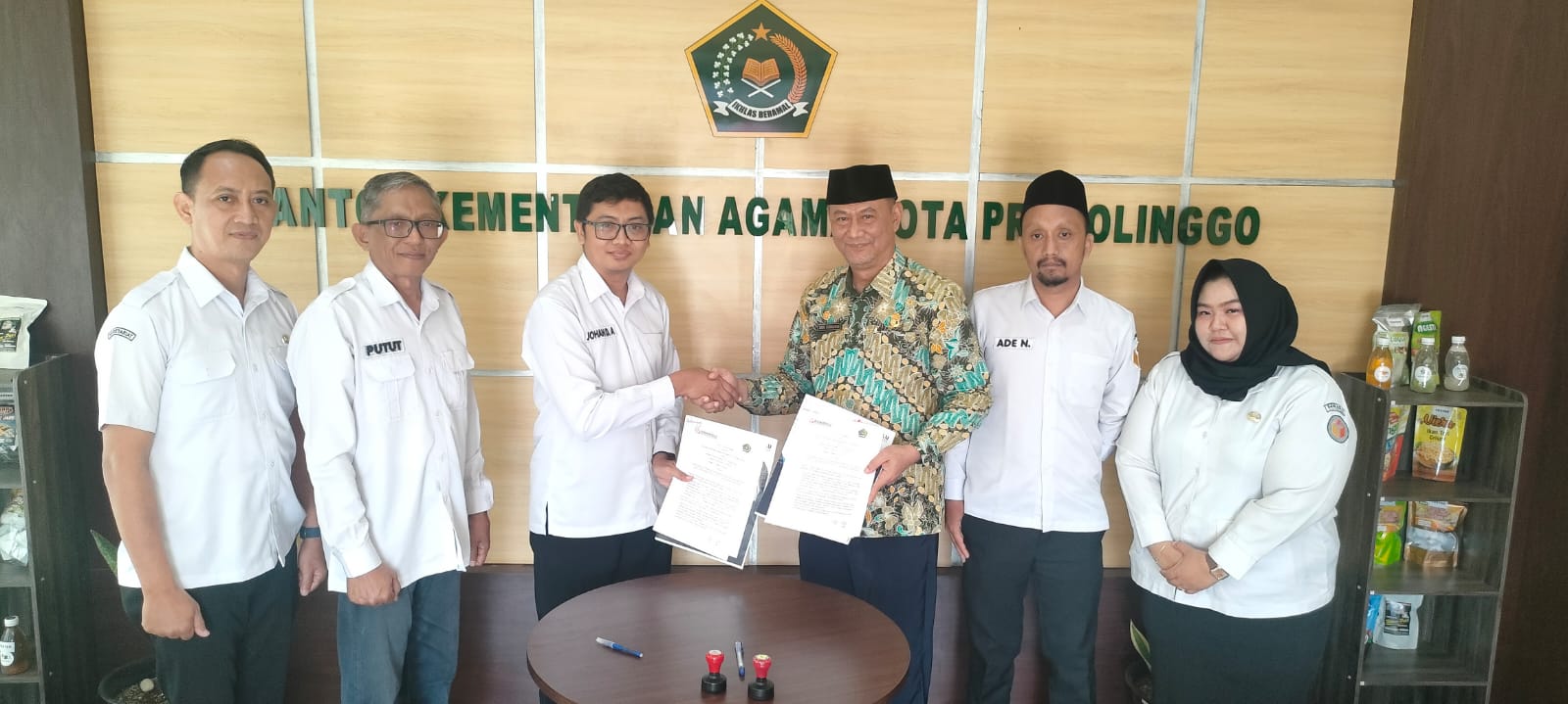 Bawaslu Kota Probolinggo dan Kementerian Agama Kota Probolinggo Sepakat Teken MoU di bidang Pendidikan Kepemiluan Dan Demokrasi Serta Pengawasan Partisipatif Di Lingkungan Pendidikan, Rabu (20/8)
