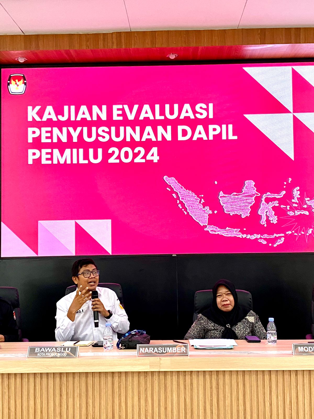 Johan saat Hadiri Rapat Koordinasi Kajian Teknis Pelaksanaan Pemilu dan Pemilihan Serentak Tahun 2024 yang diselenggarakan oleh Pemerintah Kota Probolinggo bertempat di Aula KPU Kota Probolinggo pada Rabu, (27/8)