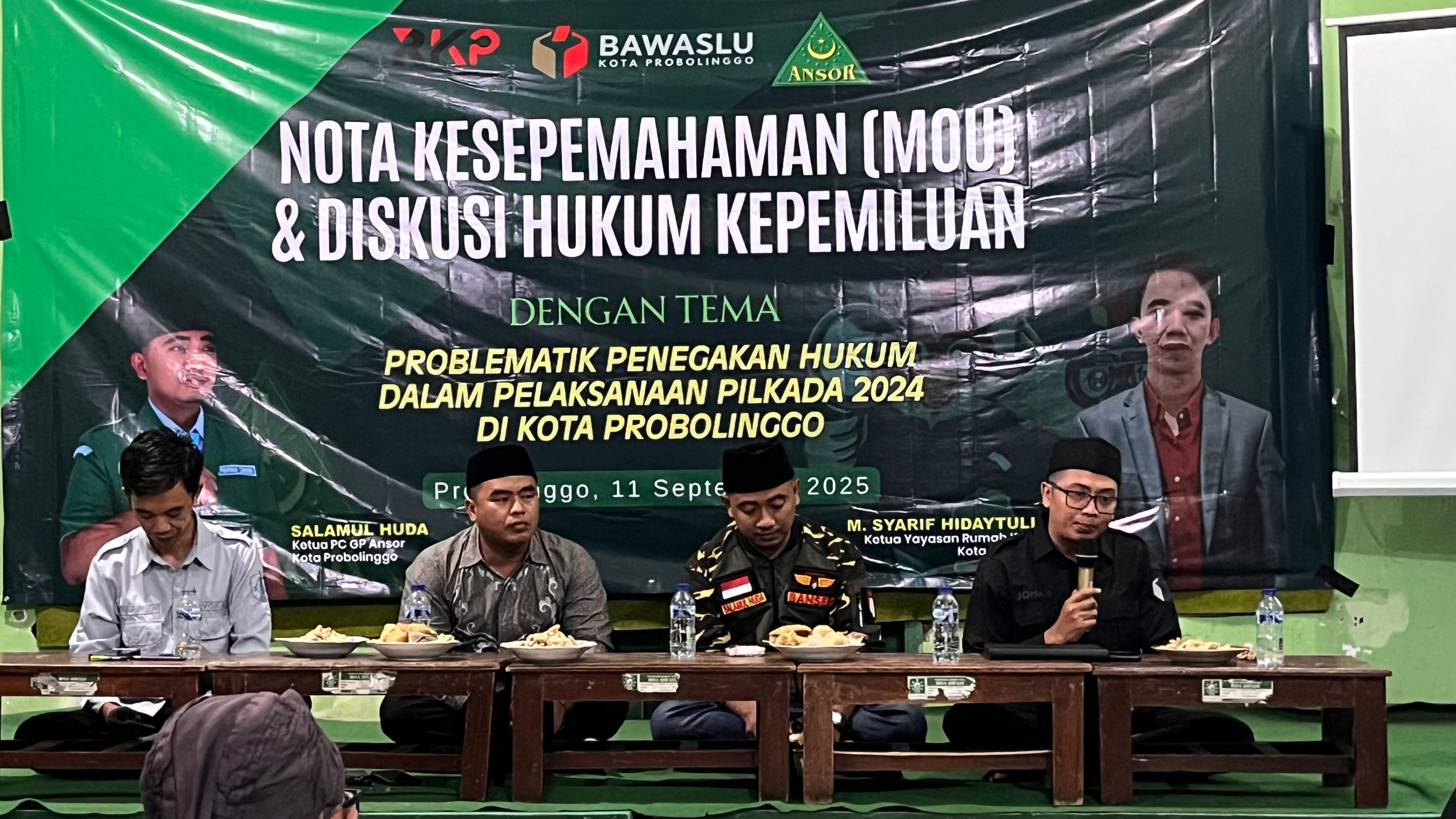 Johan Dwi Angga saat buka acara Penandatangan MoU antara Bawaslu Kota Probolinggo, Rumah Keadilan Probolinggo (RKP) dan GP Ansor pada Kamis, (11/9) 