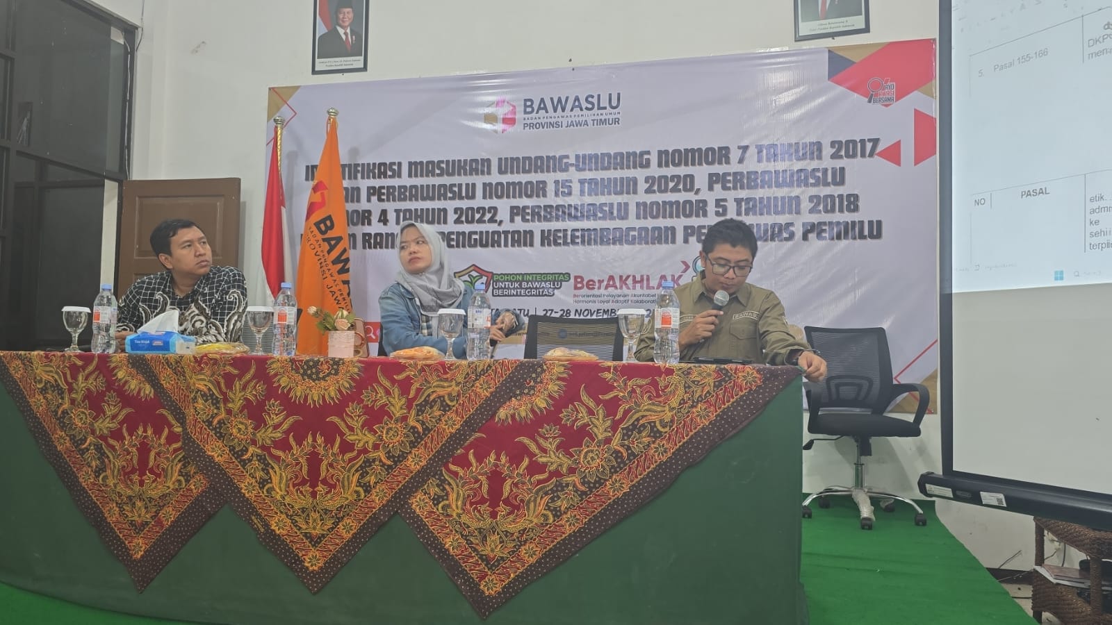 Johan Dwi Angga saat Hadiri Konsolidasi Regulasi Pemilu di Bawaslu Kota Batu, 27-28 November 2025