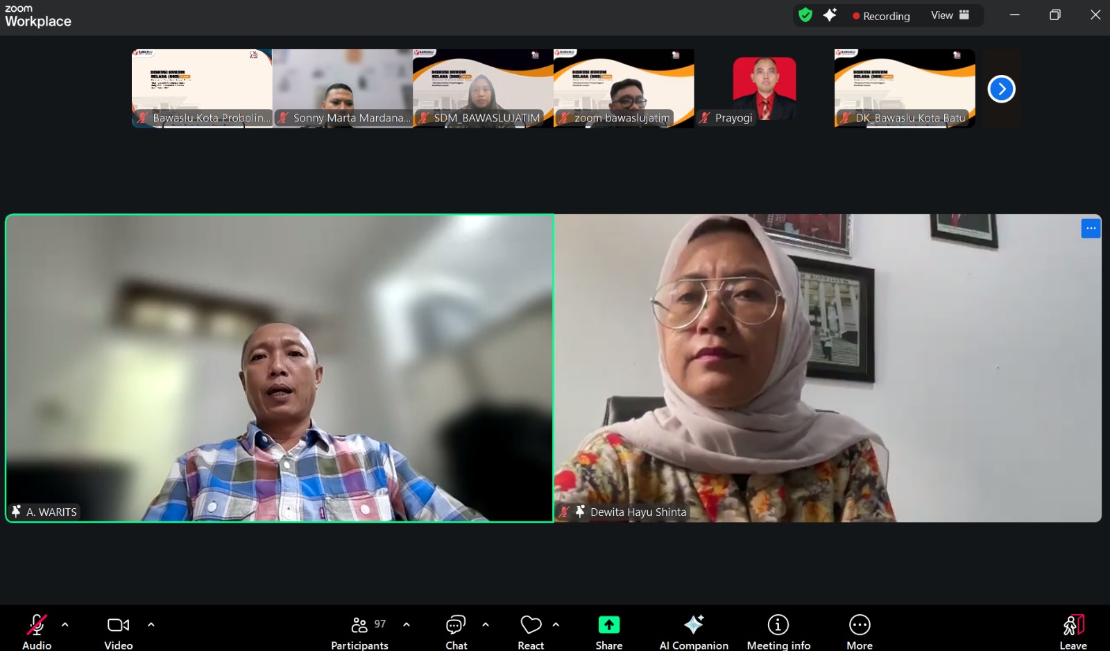 Diskusi Hukum Selasa (DHS) Seri ke-2 bertema “Membaca Postur Penyelenggara Pemilu” berlangsung daring melalui Zoom ini diikuti oleh  38 Bawaslu Kabupaten/Kota se-Jawa Timur pada Selasa (10/2/2026)