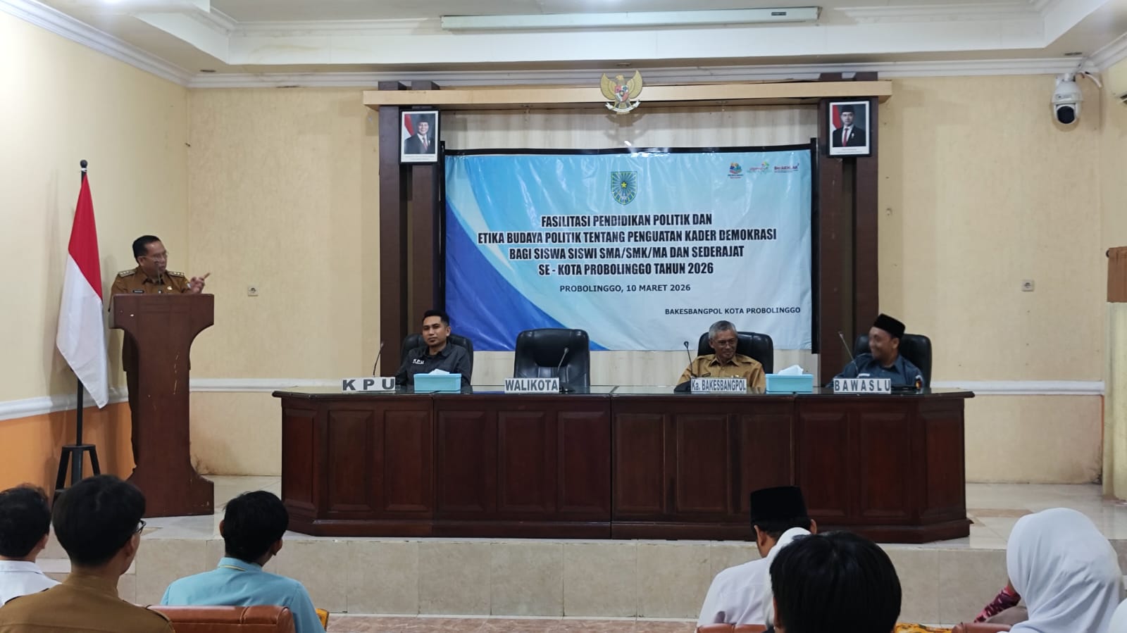 Wali Kota Aminuddin saat buka acara penguatan program Kader Demokrasi di Aula Bakesbangpol, Selasa (10/3)