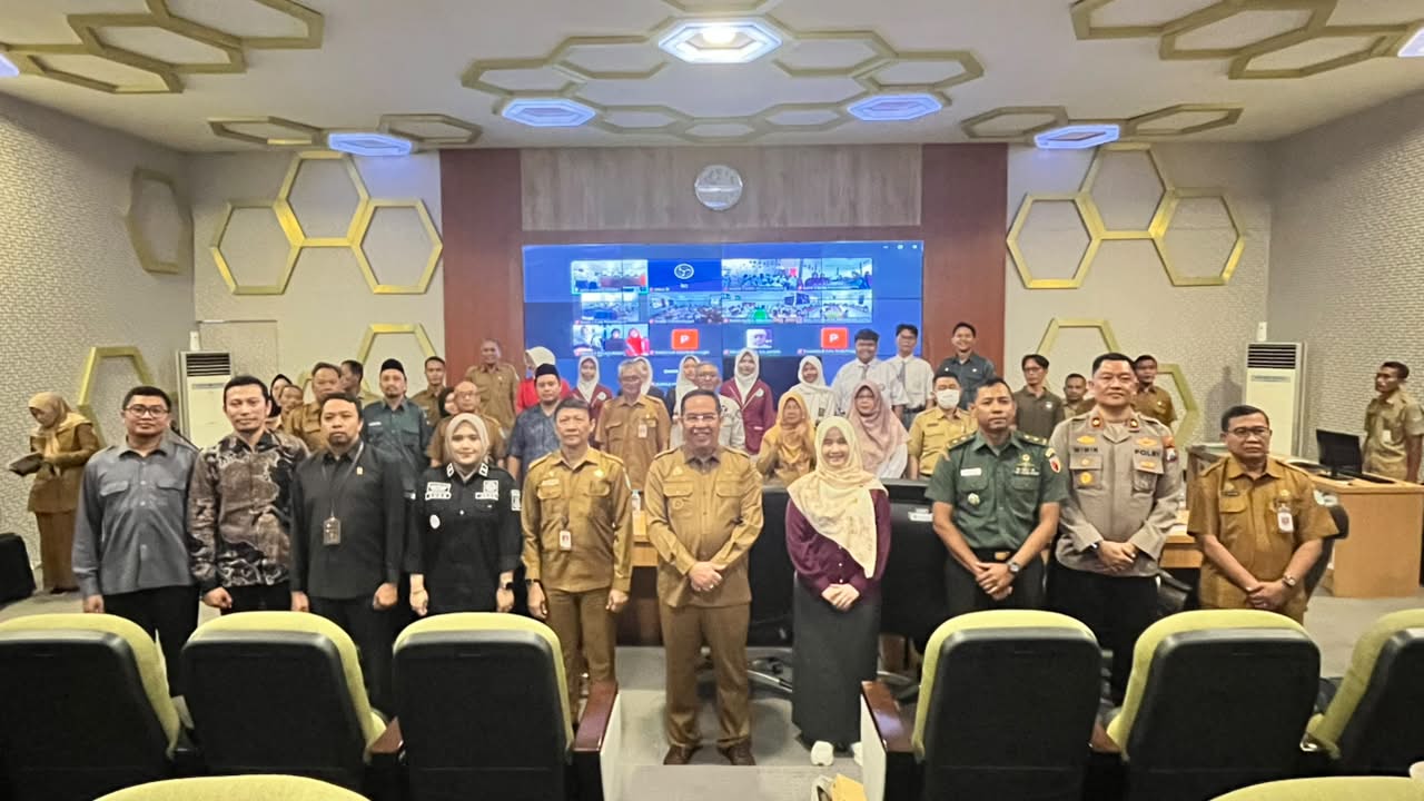 Wali Kota Probolinggo , Aminuddin beserta jajaran anggota Forkopimda hadir sebagai narasumber dalam Kader Demokrasi Seri 2, di Command Center pada 10 Juni 2026