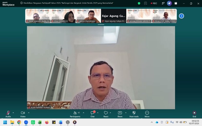 Anggota Bawaslu Provinsi Jawa Timur, Rusmi Fahrizal Rustam, yang hadir sebagai keynote speaker pada P2P secara daring oleh Bawaslu Kota Probolinggo, Kamis (2/7/2026)