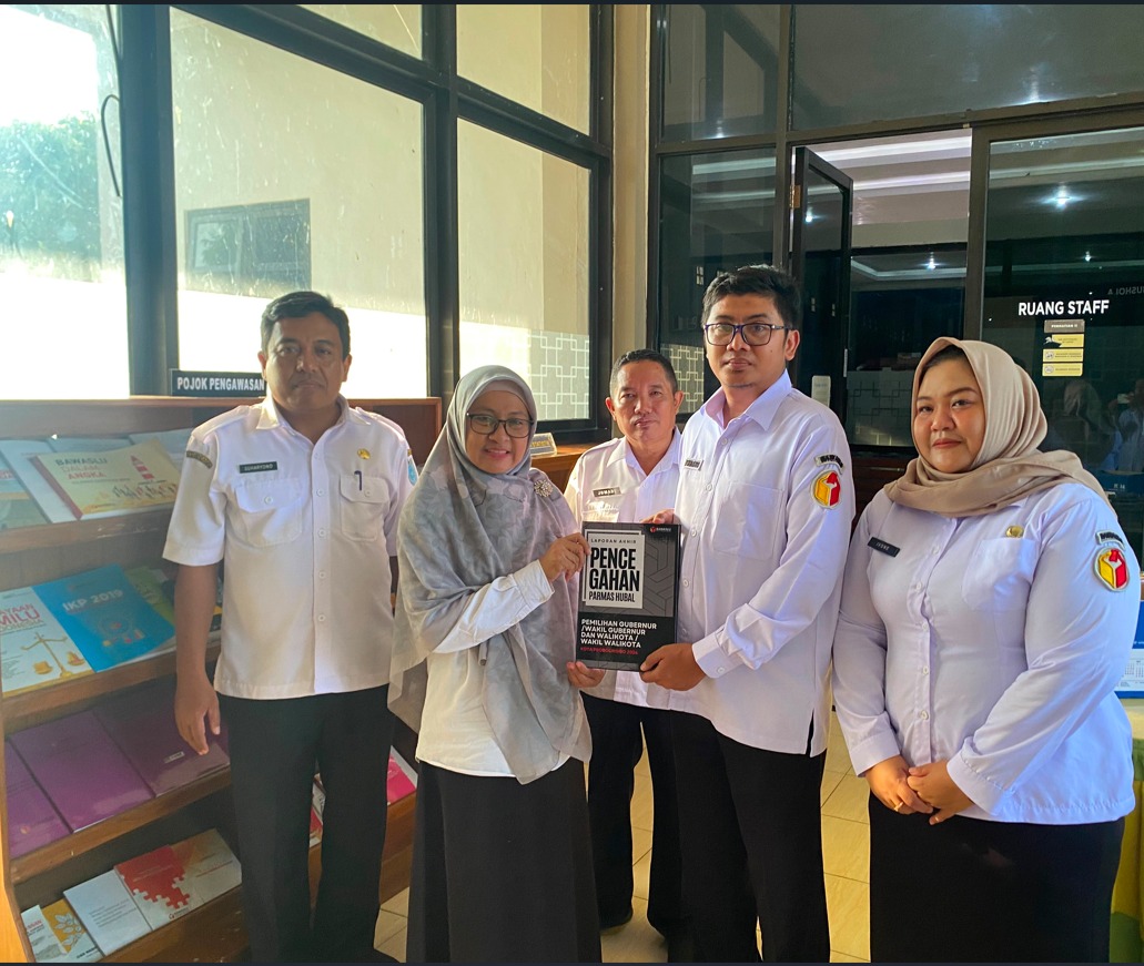 Bawaslu-Perpustakaan Daerah Kota Probolinggo Lakukan Serah Terima Buku Koleksi Pojok Pengawasan, Rabu (5/8/2026) 