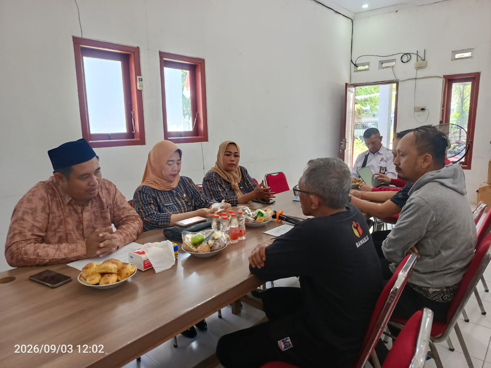 Bawaslu Kota Probolinggo bersama Komisi Pemilihan Umum Kota Probolinggo melaksanakan koordinasi PDPB Triwulan III Tahun 2026, Kamis (3/9/2026)