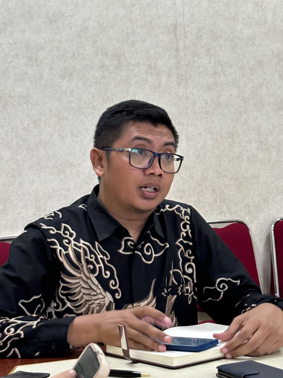 Johan Dwi Angga saat Paparkan Evaluasi Program Kader Demokrasi selama 2026,di Aula Bakesbangpol pada Kamis (8/10/2026)