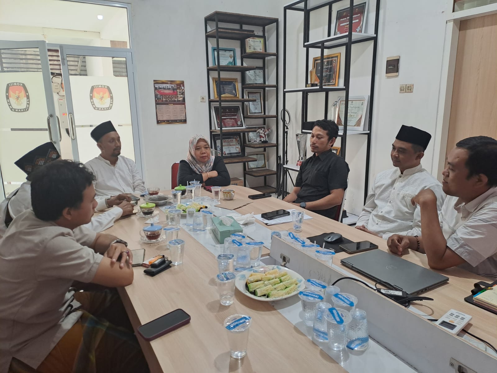Ade Imbau KPU untuk terus Lakukan Pemutakhiran Data Parpol, Kamis (22/10/2026)