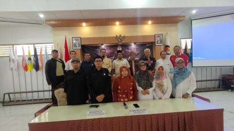 Foto Bersama dengan KPU, Parpol dan Bappeda