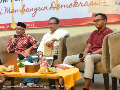 Ahmad Hudri dan Azam Fikri saat Bedah Buku SDM Pengawas Adhoc