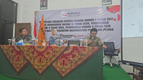 Johan Dwi Angga saat Hadiri Konsolidasi Regulasi Pemilu di Bawaslu Kota Batu, 27-28 November 2025
