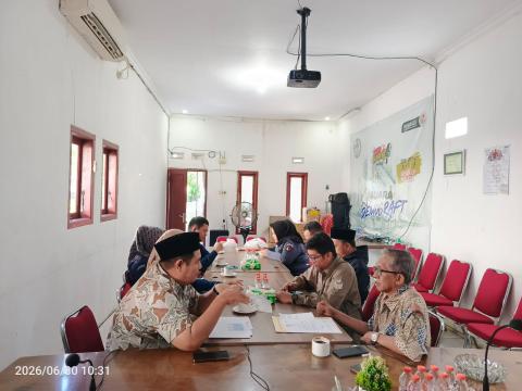Bawaslu-KPU Kota Probolinggo Bahas Dinamikan Data PDPB Jelang Rapat Pleno PDPB Triwulan 2 pada Selasa, (30/6/2026) di Media Center Bawaslu Kota Probolinggo