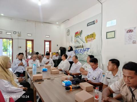 Johan Dwi Angga saat buka Rakor Evaluasi PDPB SMT 1 Tahun 2026 pada Rabu, (12/8/2026) di Kantor Bawaslu Kota Probolinggo