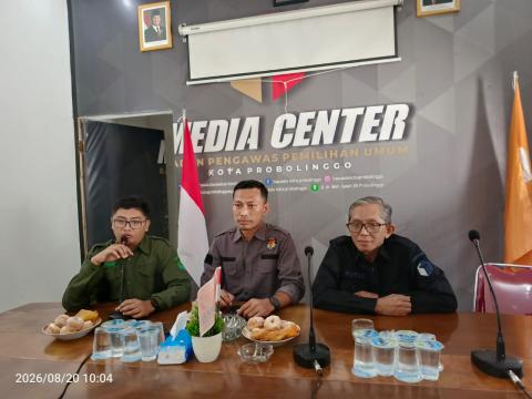 Bawaslu-KPU Kota Probolinggo Ulas Bersama Reformasi Birokrasi pada Kamis, (20/8/2026) di Kantor Sekretariat Bawaslu Kota Probolinggo