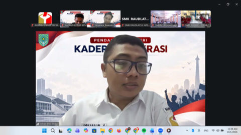 Johan Dwi Angga saat Berikan Materi Pendalaman Kader Demokrasi pada Kamis,(1/10/2026) via zoom meeting