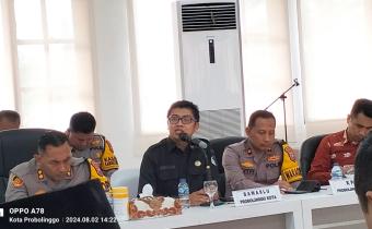 Johan Saat Memberikan Paparan dalam Kunker Komisi A DPRD Provinsi Jatim