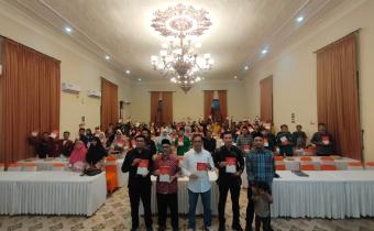 Bawaslu Kota Probolinggo Launching Buku SDM Pengawas Adhoc dengan judul senarai membangun demokrasi dengan mengundang forkopimda, akademisi dan ormas di kota probolinggo pada Selasa (24/12)