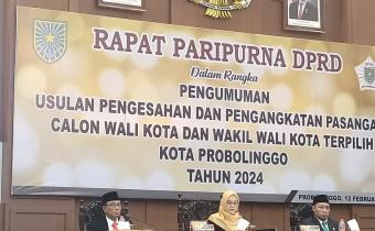 Ketua DPRD, Dwi Laksmi Syntha saat buka acara Rapat Paripurna sekaligus membacakan SK keputusan pada Rabu (12/2/2025) di Ruang Sidang DPRD Kota Probolinggo