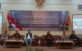 Anggota Bawaslu RI dan Anggota DPR RI Komisi II hadir dalam acara Penguatan Kelembagaan Bawaslu Kota Probolinggo, Jumat (10/10)