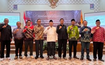 Bawaslu Kota Probolinggo usai teken perjanjian kerja sama dengan perguruan tinggi dan ormas di Kota Probolinggo, Jumat (10/10) di Bale Hinggil