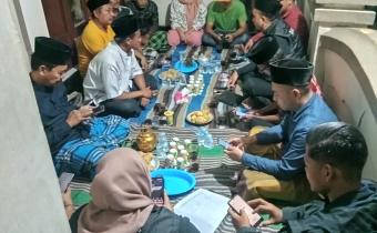 Anggota Bawaslu Kota Probolinggo Ade Nurwahyudi Ajak Diskusi Warga Wonoasih, Rabu malam (26/11)