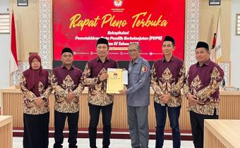 Penyerahan BA PDPB Triwulan IV oleh KPU Kota Probolinggo kepada Bawaslu Kota Probolinggo, Jumat (8/12)