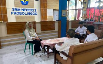 Ketua beserta Anggota Bawaslu Kota Probolinggo Kunjungi SMAN 2 Kota Probolinggo ulas Forum Democraft, Rabu (8/4/2026)