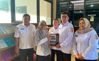 Bawaslu-Perpustakaan Daerah Kota Probolinggo Lakukan Serah Terima Buku Koleksi Pojok Pengawasan, Rabu (5/8/2026) 