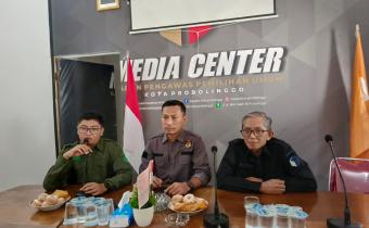Bawaslu-KPU Kota Probolinggo Ulas Bersama Reformasi Birokrasi pada Kamis, (20/8/2026) di Kantor Sekretariat Bawaslu Kota Probolinggo