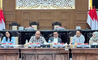 Bawaslu Kota Probolinggo Hadiri Raperda tentang Pembentukan Dana Cadangan Pemilihan Wali Kota dan Wakil Wali Kota pada Rabu, (23/9/2026) di aula rapat DPRD Kota Probolinggo